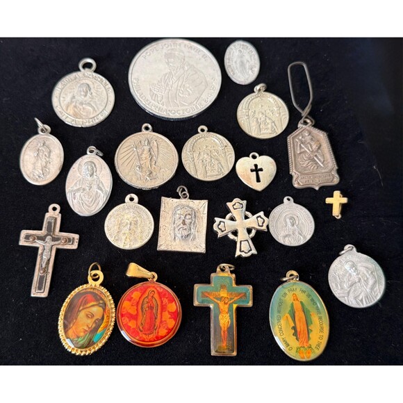 Vintage Catholic Religious Jewelry Rosaries Crucifixe Bracelets Miraculos Medals - Picture 7 of 11